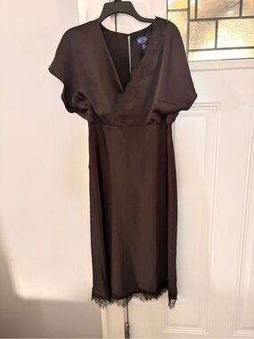 Elegant Black Wrap-Style Midi Dress with Lace Trim